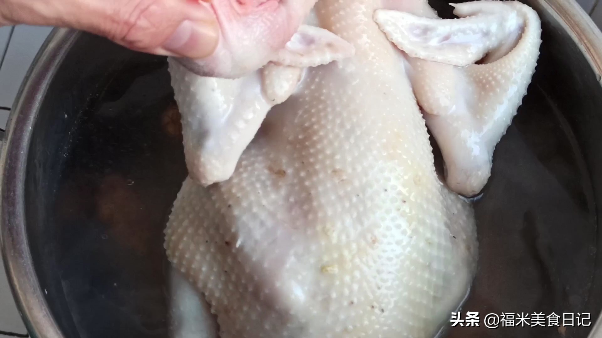 白切鸡浸鸡做法,广东正宗白切鸡浸熟法
