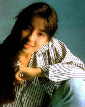 她是著名女星,14岁被亲*逼妈***身卖**,17岁被骗拍裸照,现在怎样了?