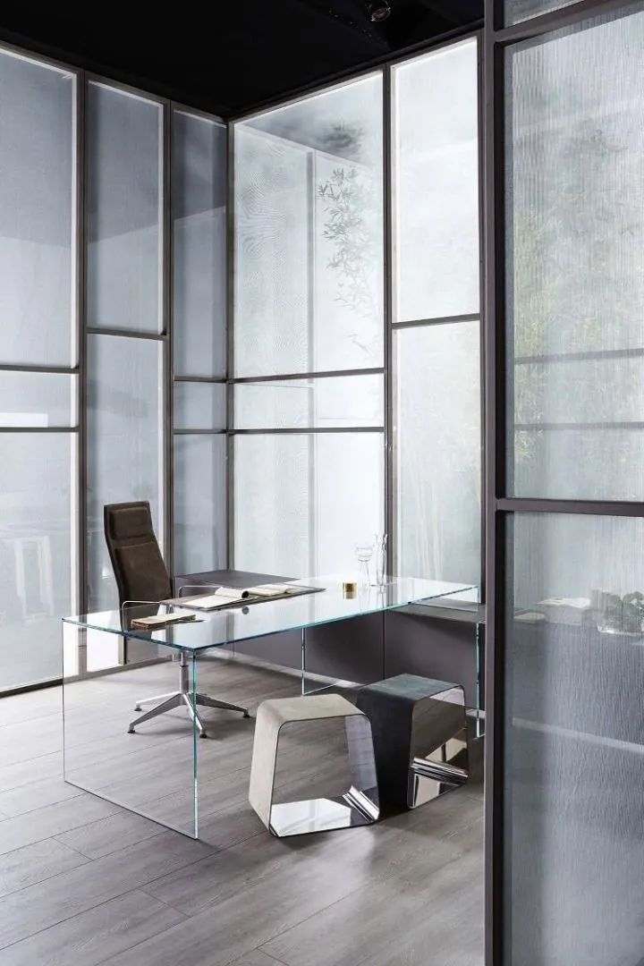 书桌玻璃面的好还是木质的好,实木书桌高端实木书桌