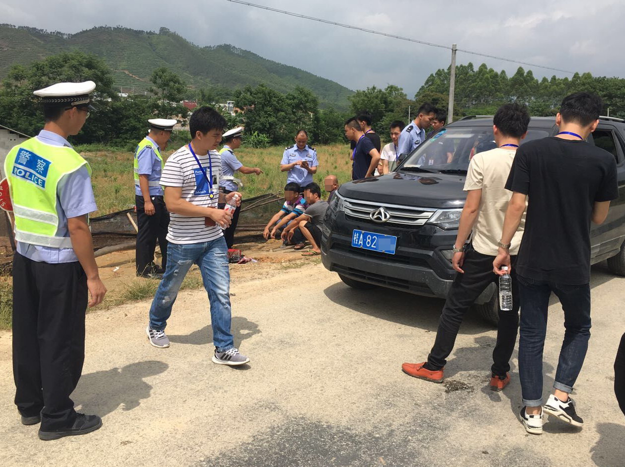 驾驶证忘带被交警查了解决方法,忘带驾照遇到交警查车怎么办