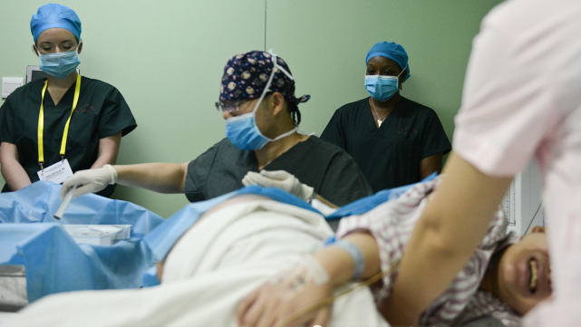 开胸术后心里难受是怎么回事,开胸手术后疼痛怎么解决