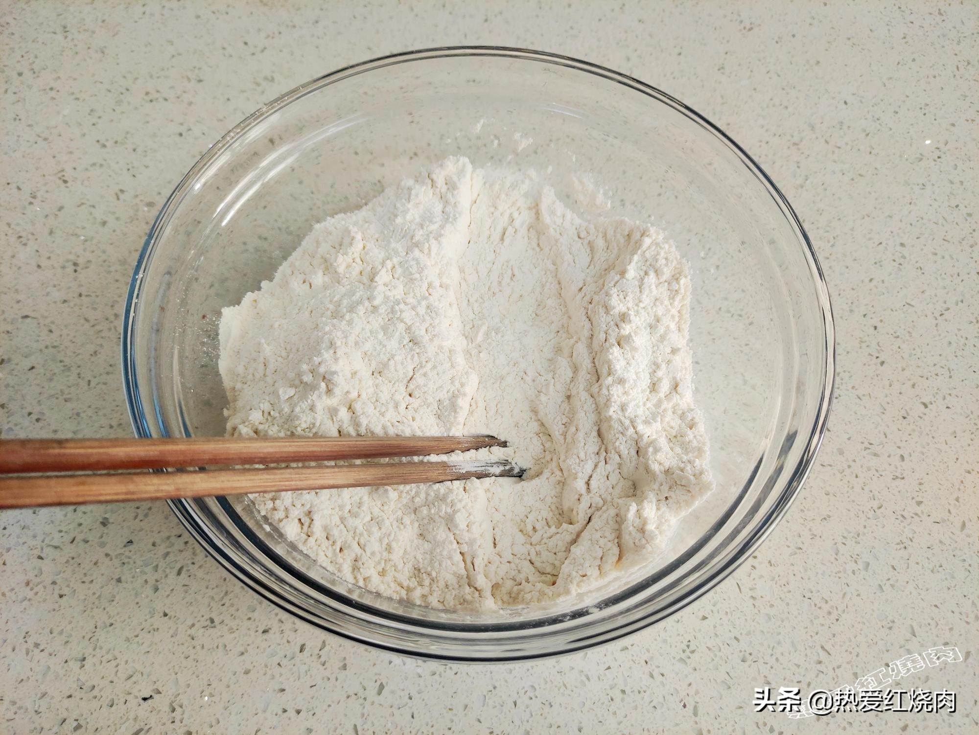 饺子皮蒸春饼抹油了还是撕不开,为什么春饼皮现做容易破