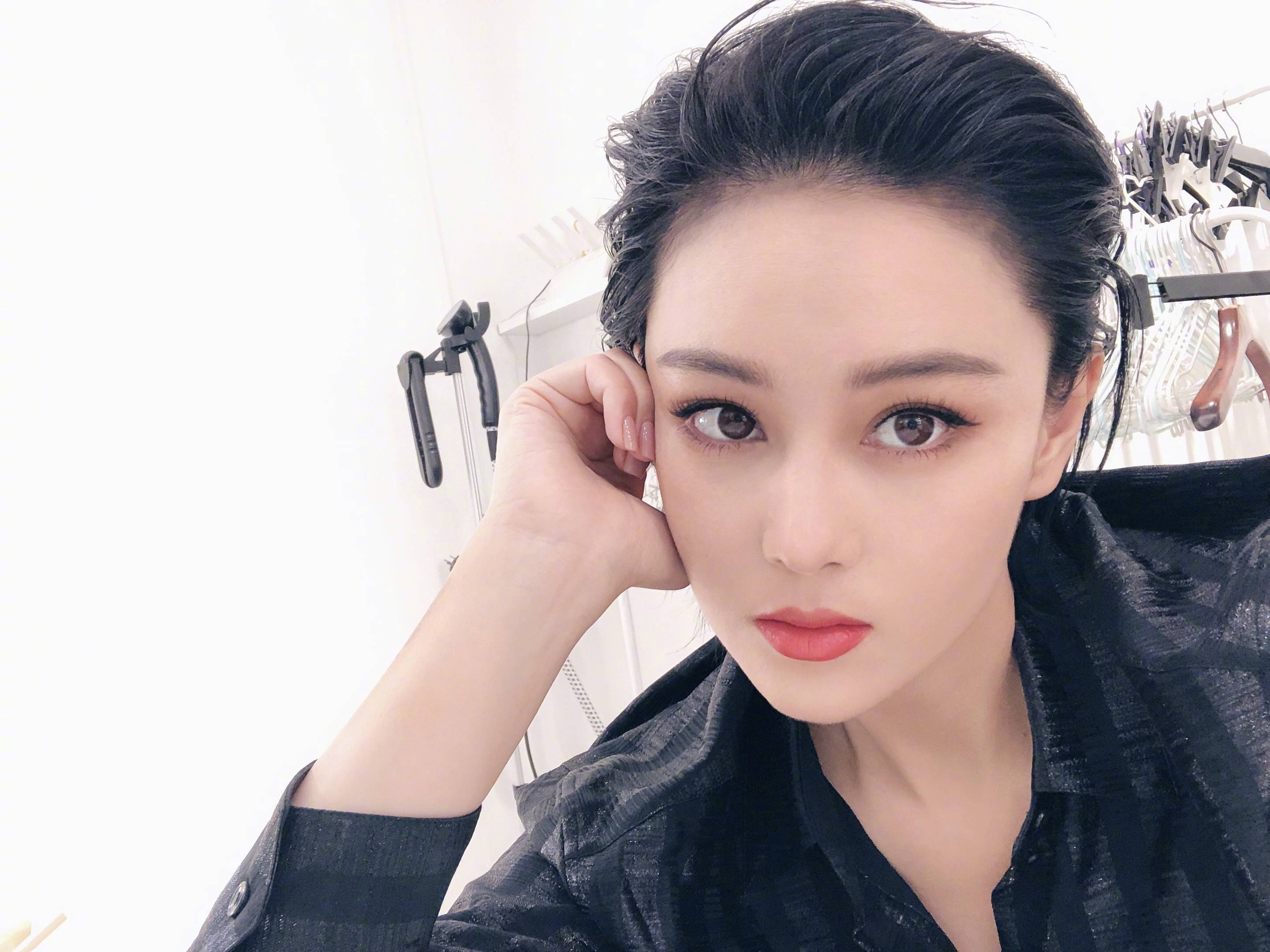 张馨予白头发,张馨予长发回归