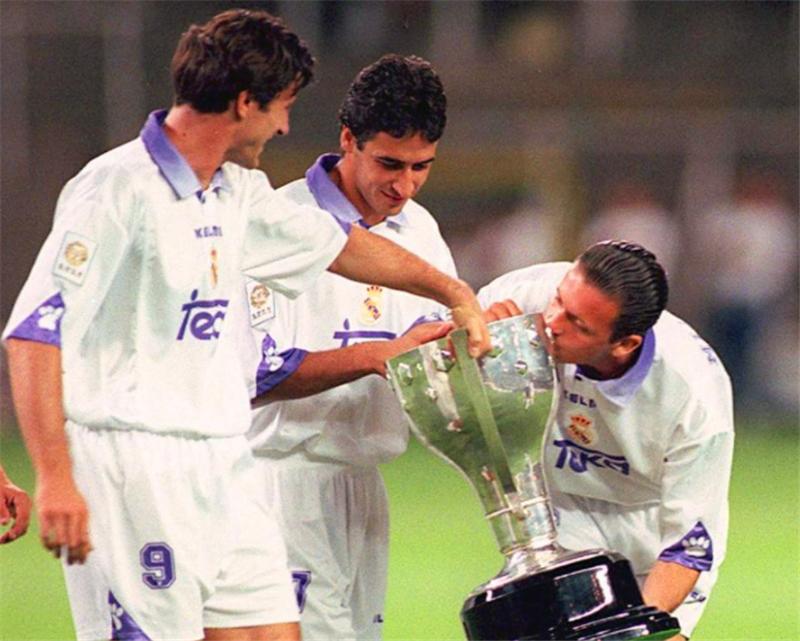 他一度不给劳尔传球，还与尤文有段悬案，在卡佩罗口中大罗也不换