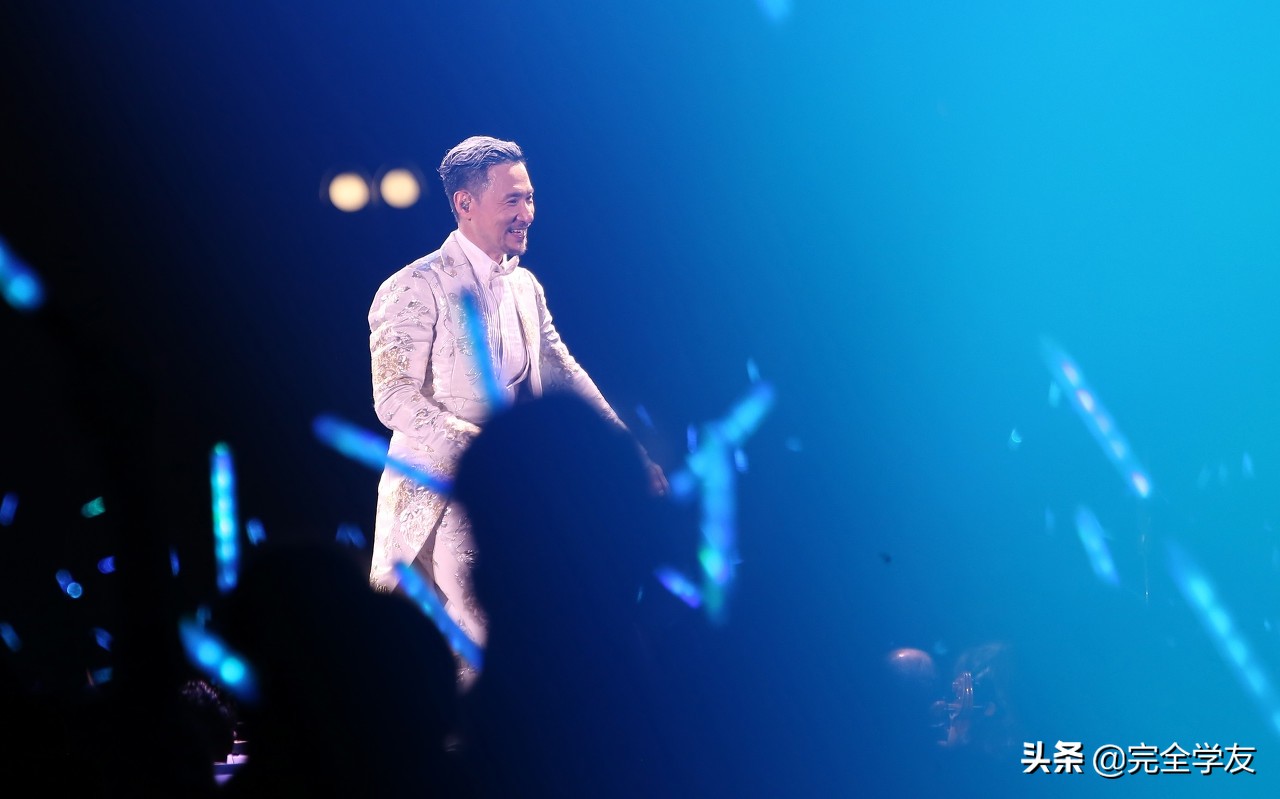 歌神张学友的照片,歌神张学友个人简历