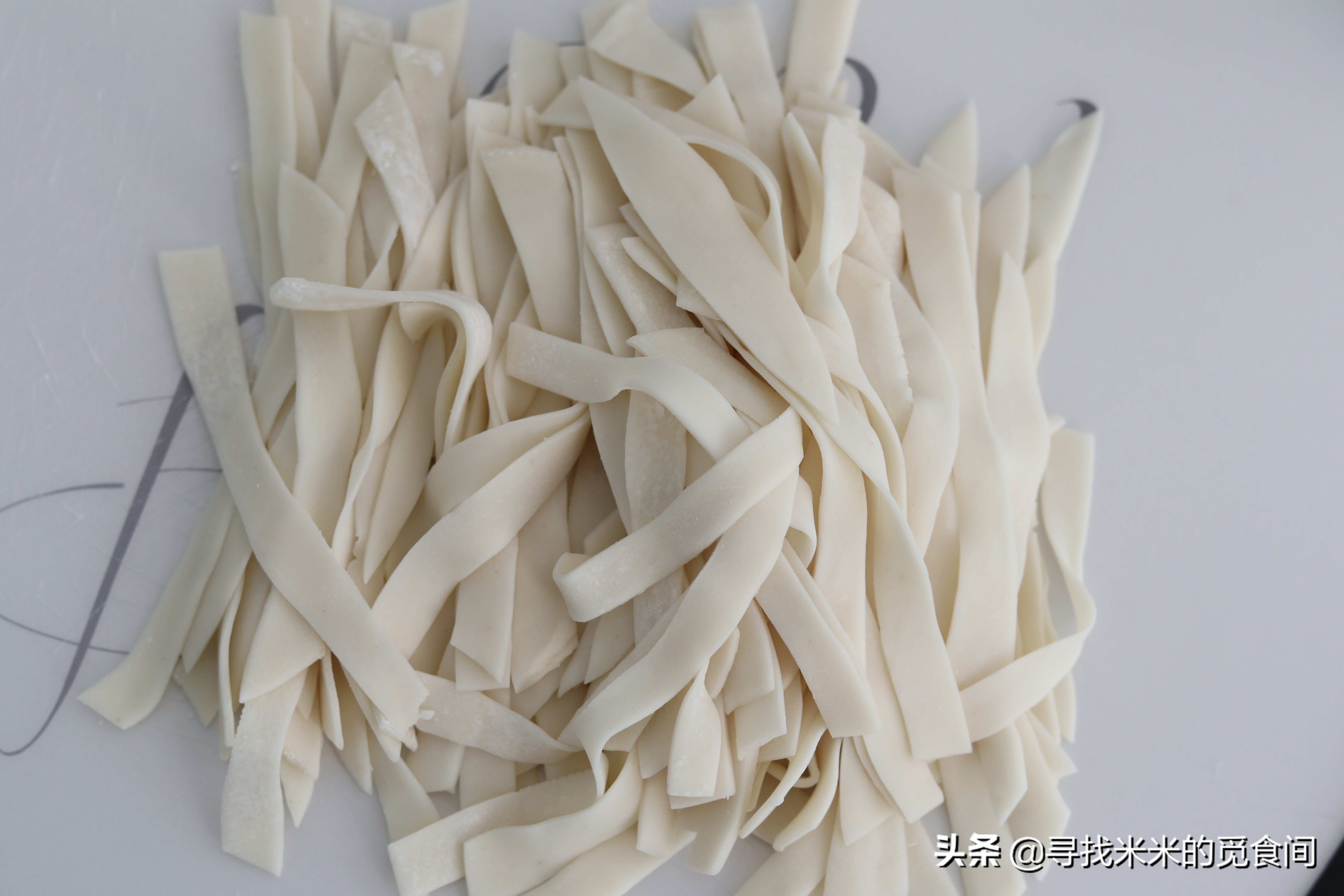 饺子皮千万别扔教你做好吃的 (饺子皮可以直接煮来吃吗)