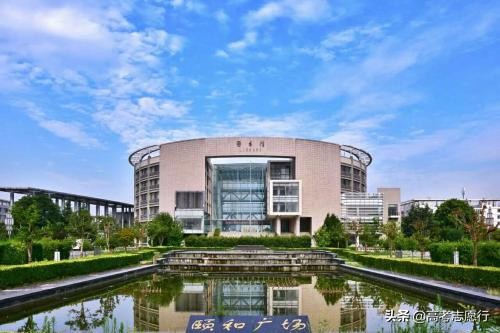 报考外国语大学需要什么条件,最适合女生出国留学的学校