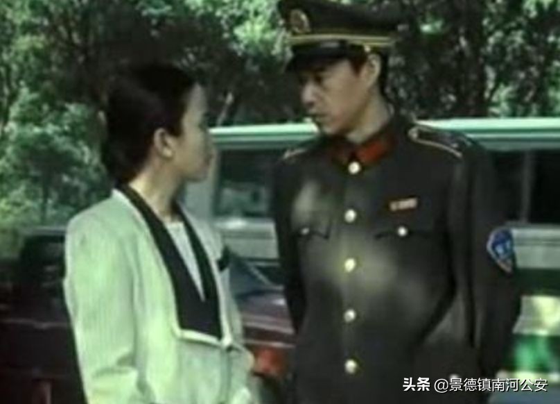 珍贵实拍70年代,一张图看警服的变迁