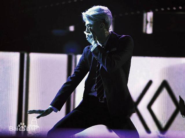 他是顶级男团门面，被称为爱豆中的贵族，却多次对女神公开示爱