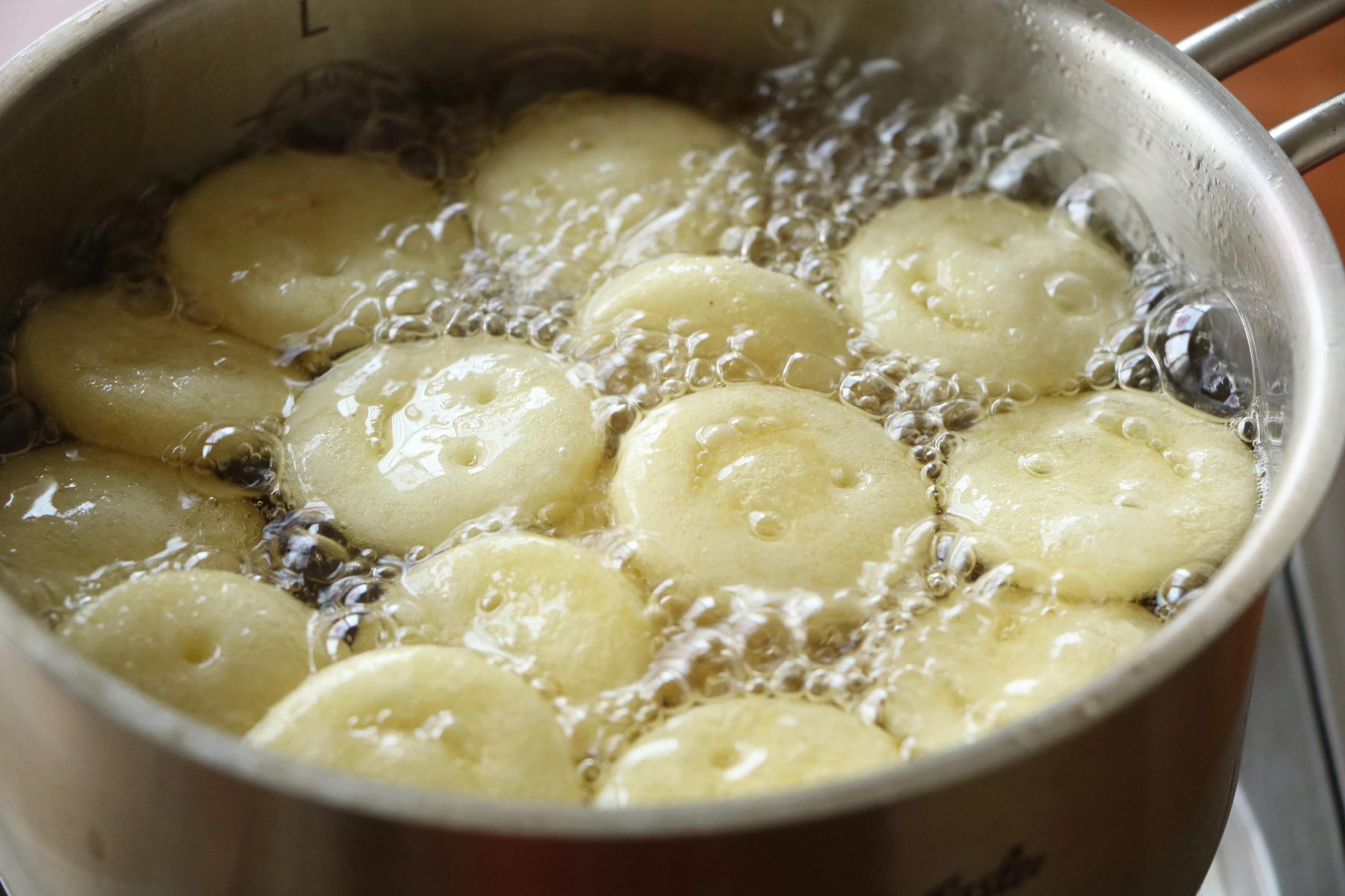 怎么做笑脸土豆不油炸,餐厅脆皮土豆怎么做