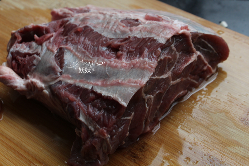 卤牛肉，记住这些小窍门，牛肉不老不碎有嚼头，方法简单一学就会