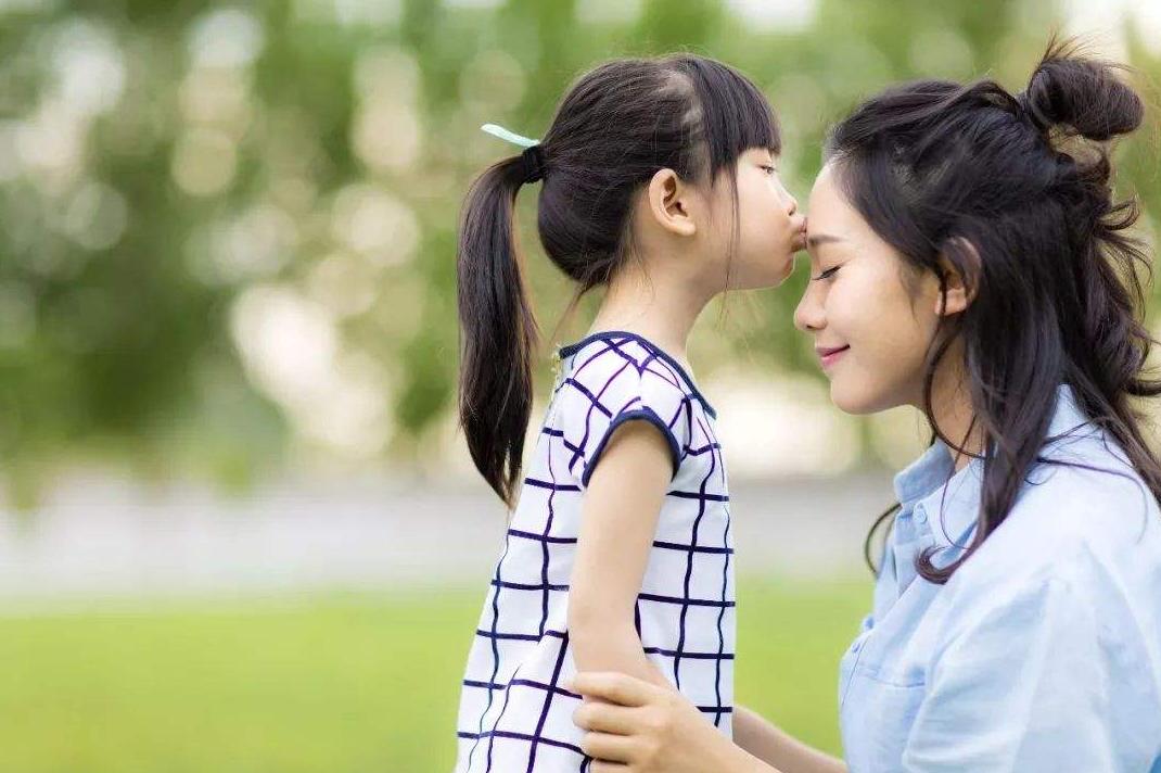 曹格女儿逆袭瓜子脸,曹格晒女儿长大了