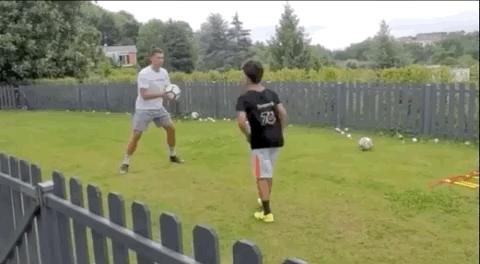 c罗和c罗的儿子练球,c罗和儿子一起锻炼