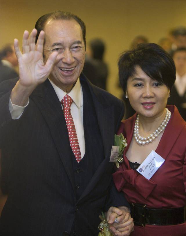 李嘉欣何超琼最近消息,何超琼梁安琪李嘉欣