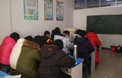 高中一定要上辅导班才能学好吗,高中生报辅导班好还是自学好