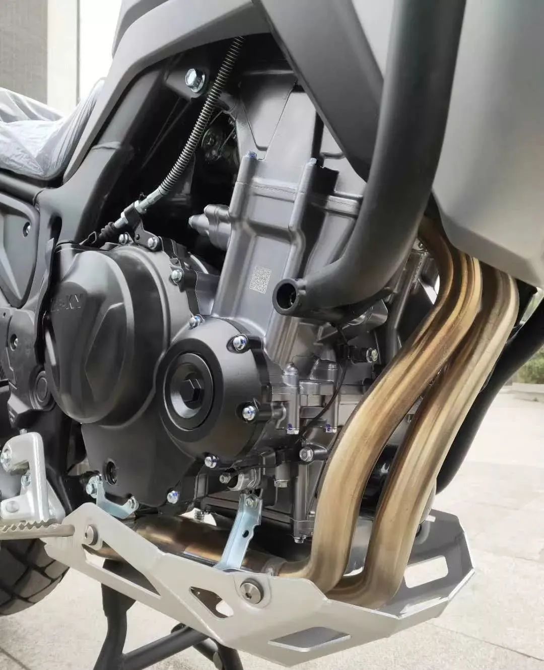 凯越500x摩托车一万公里保养,21款凯越500x经典版和珠峰版