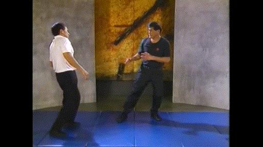 被锁喉怎么反击教学,格斗技巧教学锁喉