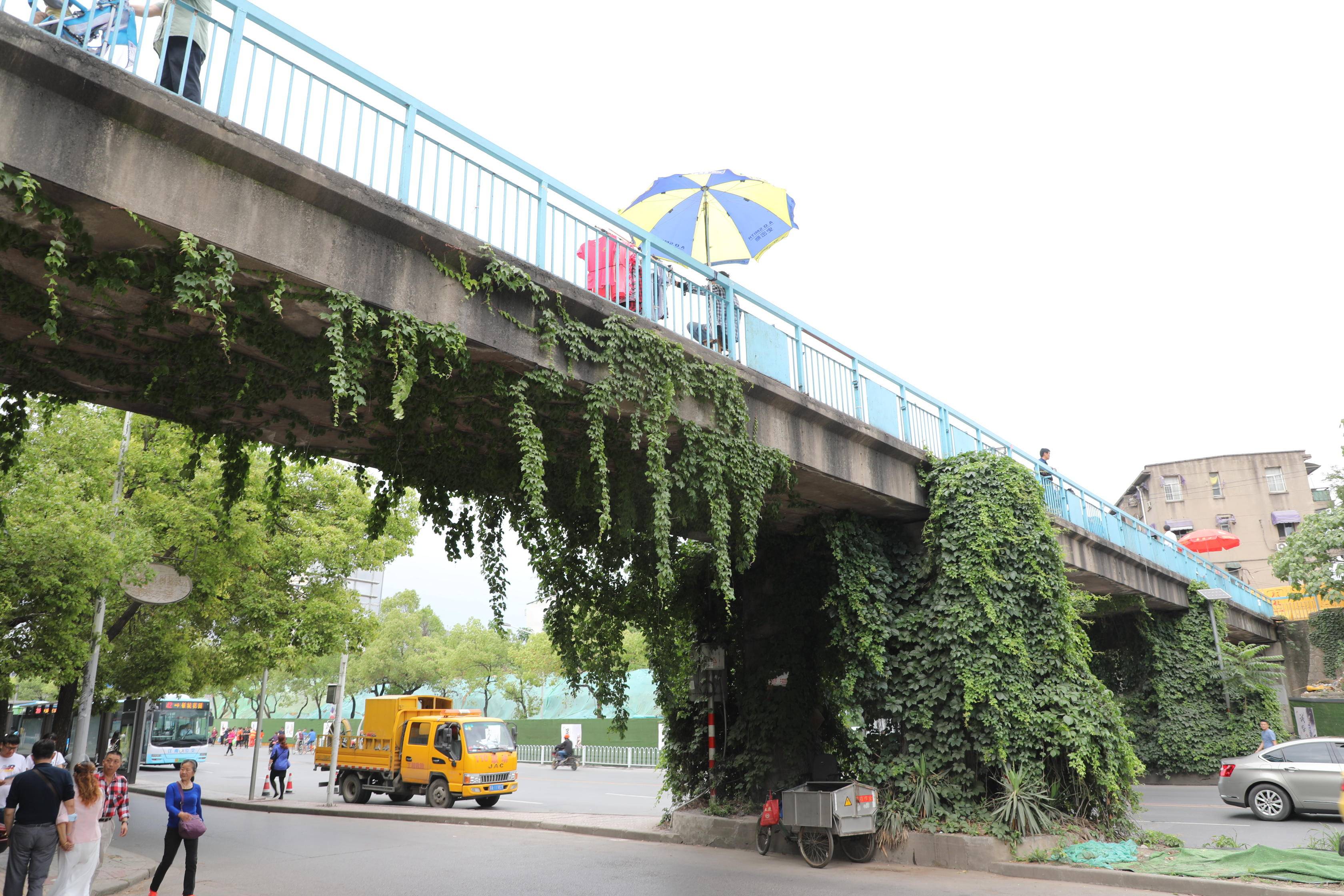 再见！中央北路小市街人行天桥老桥拆除