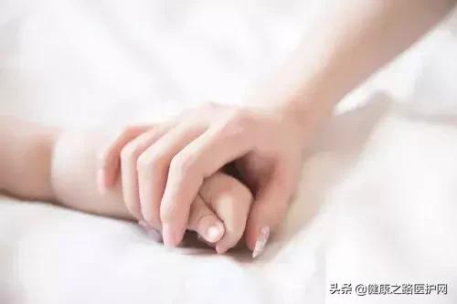 宝宝湿疹抹药膏怕他挠怎么办,湿疹坑怎么修复