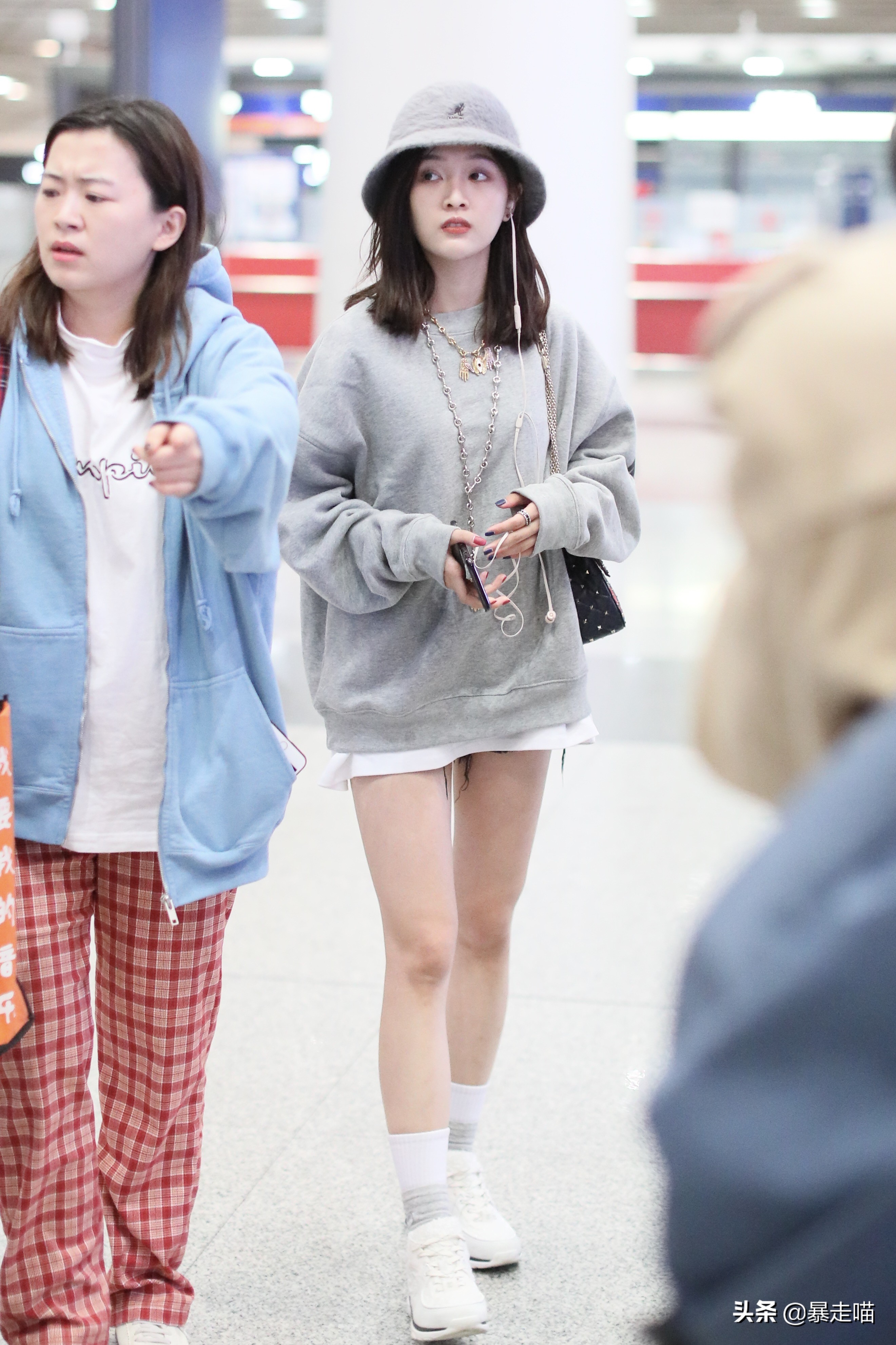 火箭少女机场偶遇,火箭少女机场眼神