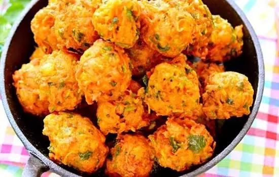 天津特色美食天津煎饼果子 (天津风味小吃三绝)