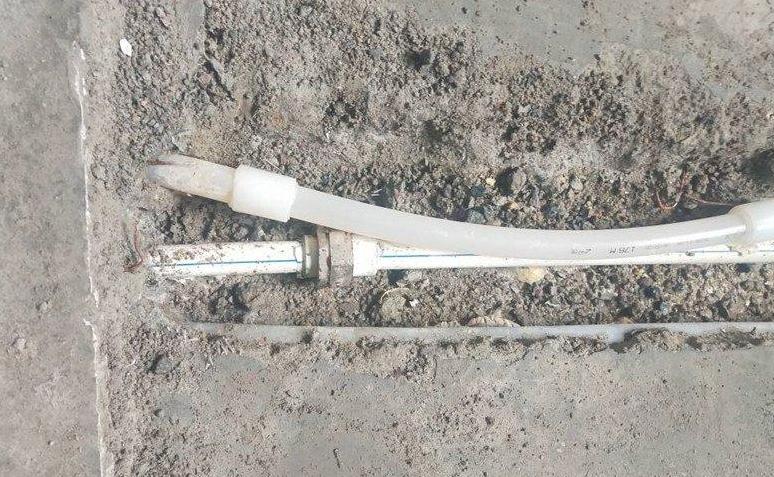 如何查找地板砖下的水管漏水,夏季地板砖下面的水管会漏水吗