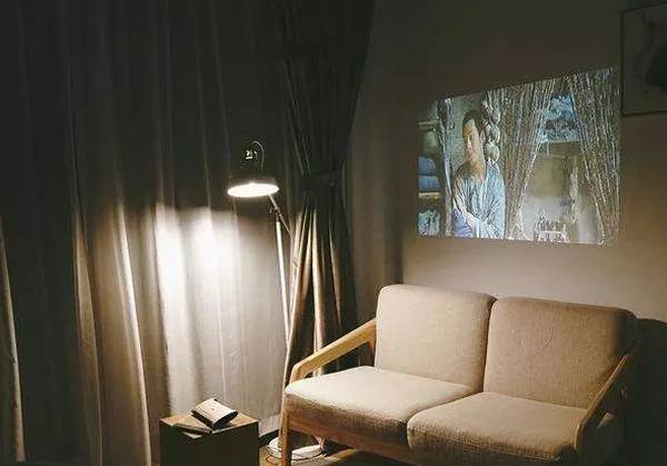 怎么选便宜又好用的投影仪,如何选购500元投影仪呢