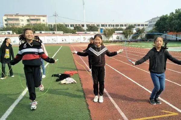 第一次月经后，宝*逼妈**13岁女儿跳绳“长高”，结果惊喜变惊吓