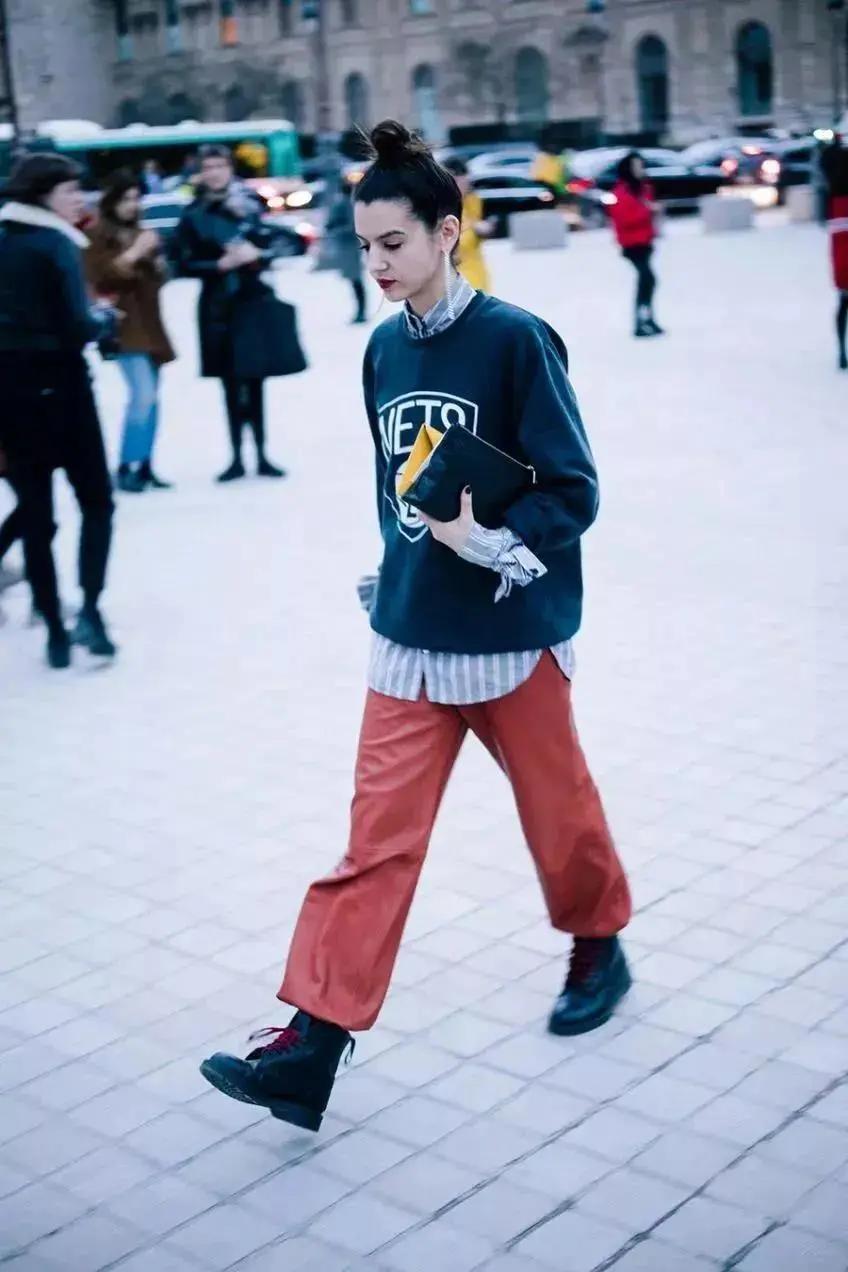 牛仔衬衫叠穿哪种款式和颜色适合,灰色衬衫怎么搭配出高级感叠穿