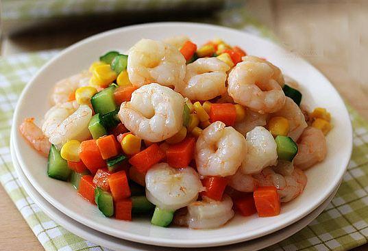 喝酒不能跟哪四种人喝,喝酒时不宜和什么一起搭配