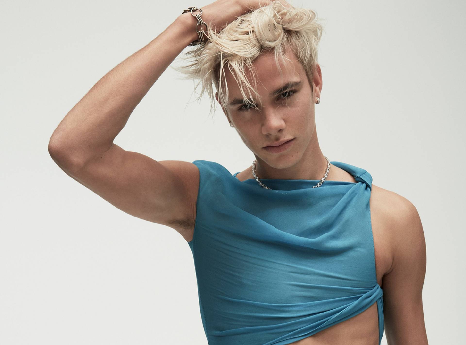 贝克汉姆训练全过程,贝克汉姆和儿子们踢球