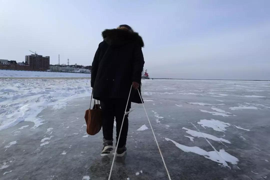 在祖国最东边零下20度的夜里，直播捞鱼