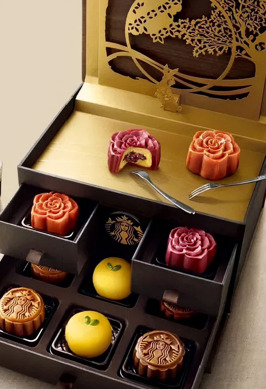 天津人排队买的月饼 (实拍天津人排队买月饼)