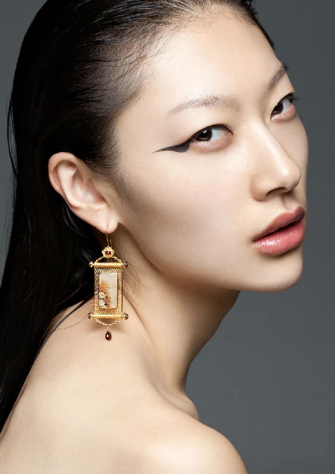 她设计的珠宝如画似景承包了你对美的所有渴求与遐想