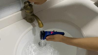 飞利浦小旋风剃须刀使用教程,飞利浦小旋风1000剃须刀评测