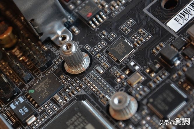 mini-ITX主板该怎么做成旗舰？来看看技嘉Z490IAORUSULTRA