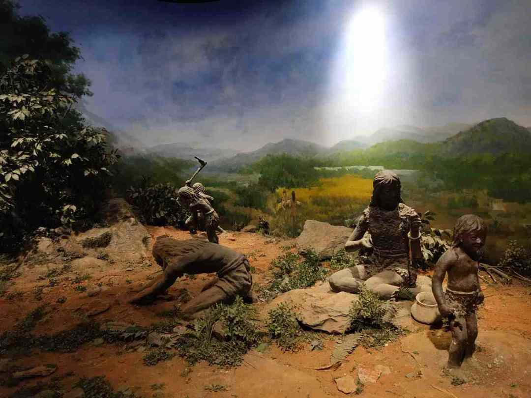 情知不久须相见，一日甚三秋，愁来不自由。‖马坝人遗址公园