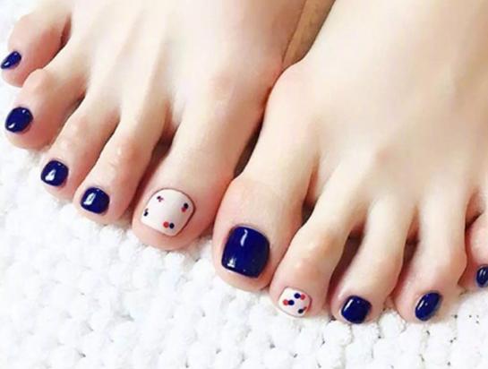 美甲什么颜色显手白,怎么美甲显指甲长