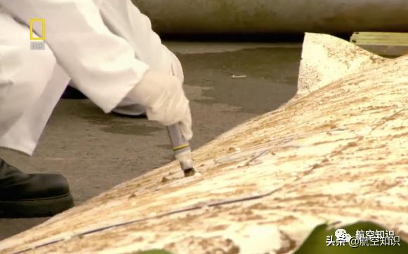 客机突然空中解体，只因22年前的一道刮痕