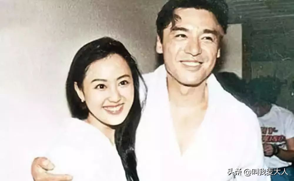 负债2.5亿交往5个男友，她让两位亿万富翁丈夫破产，拜金指数10​