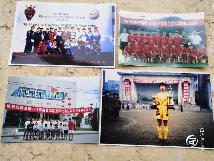 小孩在学校打足球,小孩在踢足球比赛