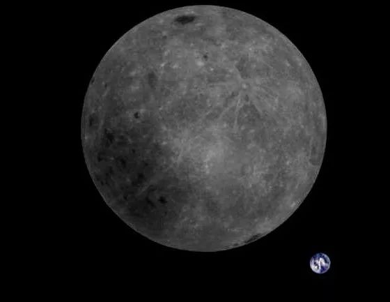 流浪地球：月球，爱你1000000万年