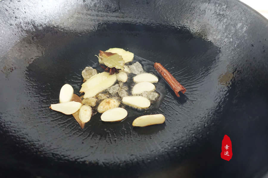 酥脆鸭块,鸭皮酥脆鸭肉鲜嫩