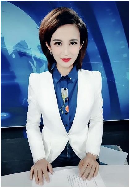 女主持人穿露锁骨衣服,女主持人吃泡面