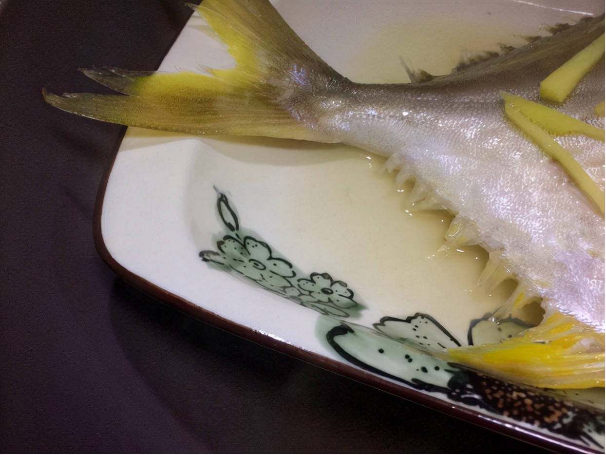 鲳鱼的处理方法清蒸鲳鱼,鲳鱼怎么吃有营养