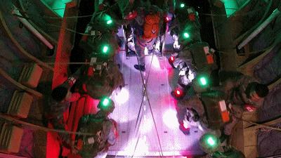 解放军新型单兵战场识别系统,新式星空迷彩单兵装备