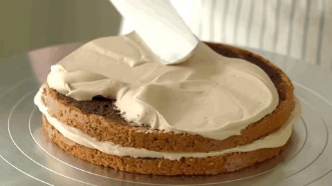 好吃的只有奶油的爆浆蛋糕,罗森摩卡芋泥味奶油蛋糕