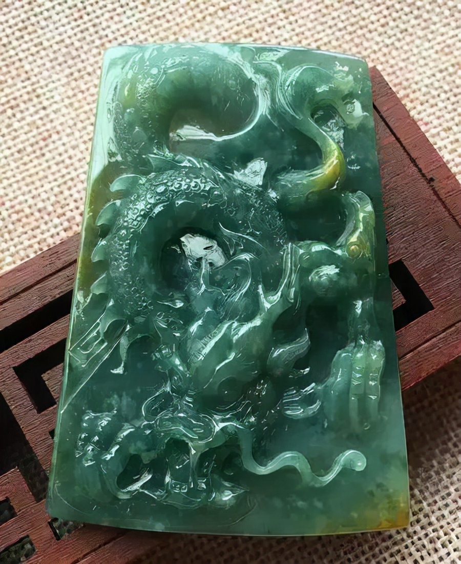 翡翠油青种与飘蓝花的区别是什么,油青种翡翠和蓝水翡翠的区别