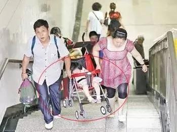 宝宝多大可以用婴儿车推着出去,婴儿车推着才走对宝宝有什么危害