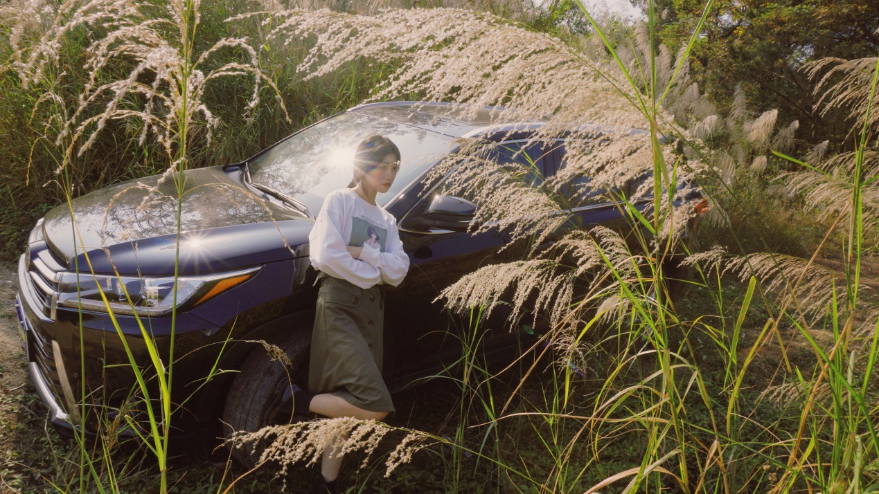 小姐姐试驾汉兰达,试驾丰田小型车